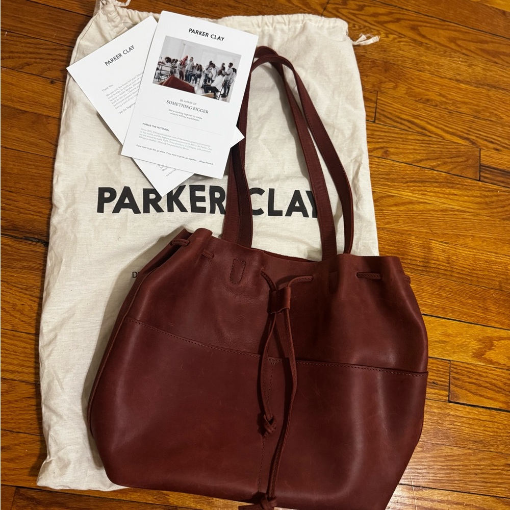 Parker Clay Women's Leather bucket Bag - Brown